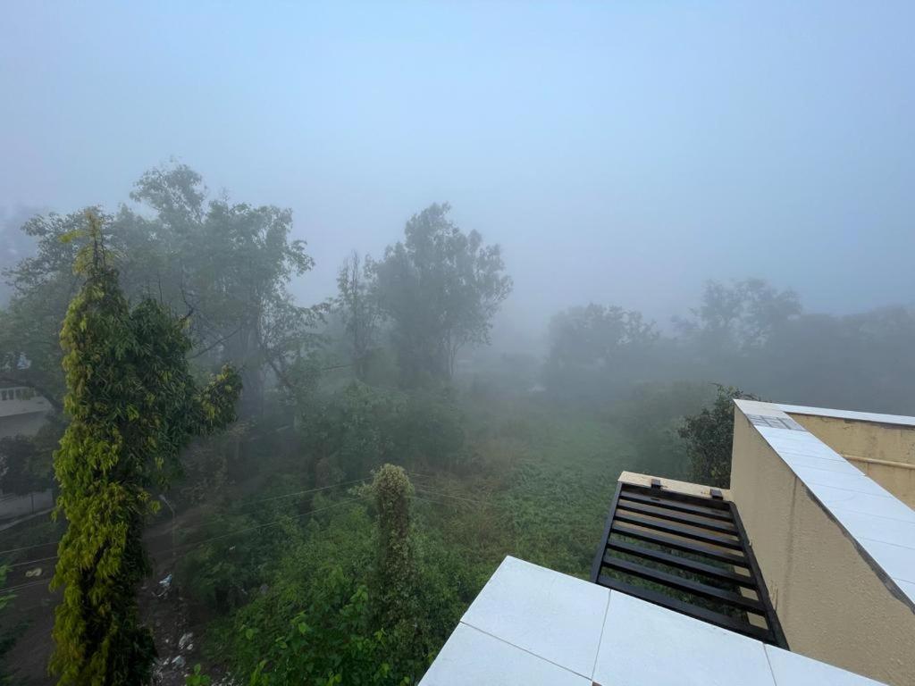 Hotel Phoenix Lonavala Exteriör bild