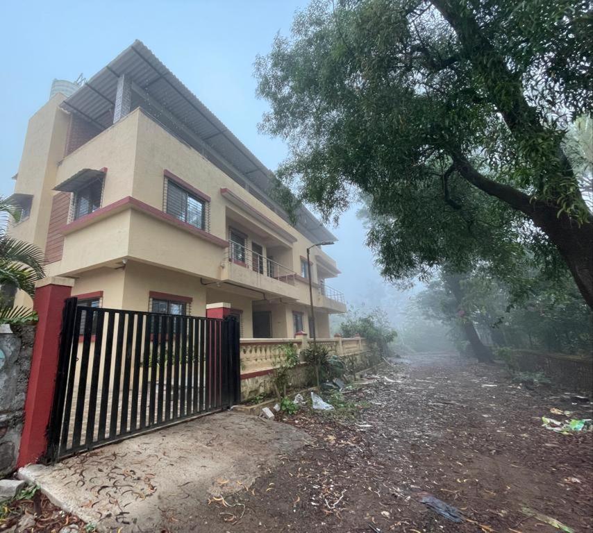 Hotel Phoenix Lonavala Exteriör bild