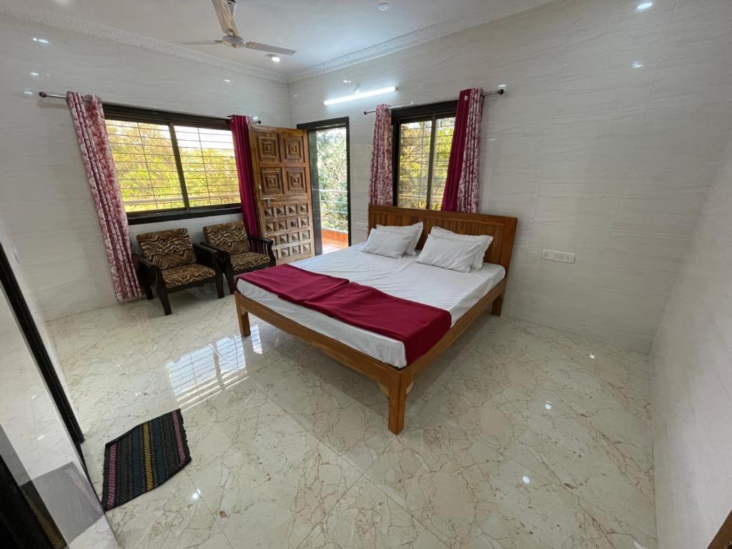Hotel Phoenix Lonavala Exteriör bild