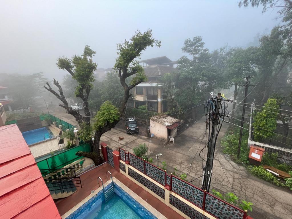 Hotel Phoenix Lonavala Exteriör bild