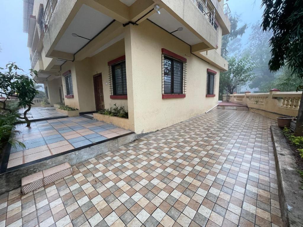 Hotel Phoenix Lonavala Exteriör bild